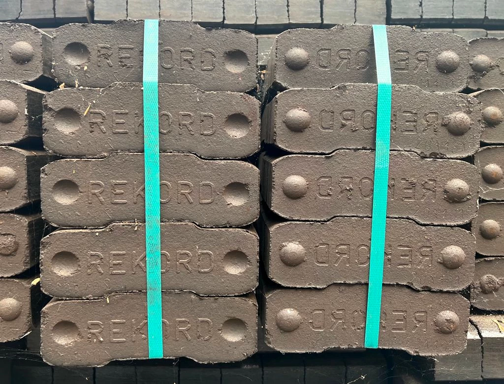 REKORD 25KG Premium Braunkohlebriketts  Kohle Kohlebriketts Ofen Kamin Brennstoff Feuer